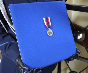 Pogrzeb policjanta, który zmarł po interwencji. Polska Policja pożegnała asp. sztab. Bogdana Orzeszka