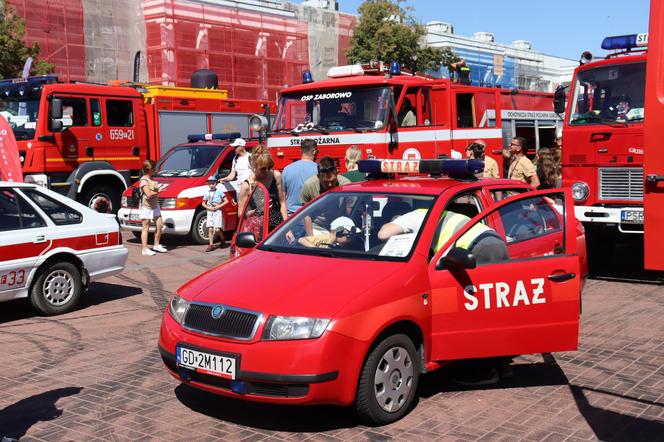 Zlot Czerwonych Samochodów w Poznaniu