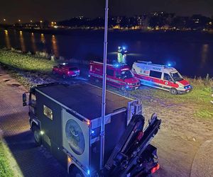 Wrocław. Kobieta z dzieckiem zanurzona w Odrze. Trwa akcja poszukiwawcza [ZDJĘCIA].