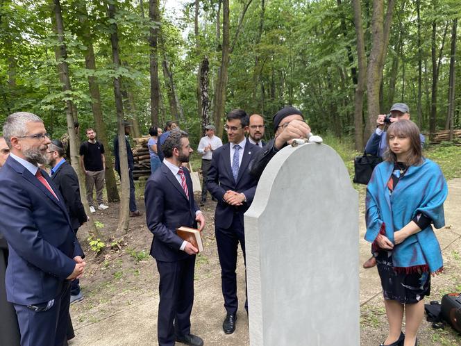 Wielkie prace na Cmenatrzu Żydowskim na Brodnie zakończone. Szukali grobu wybitnego warszawiaka