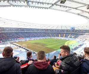 Ruch - Wisła: Zaorana murawa na Stadionie Śląskim