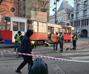 To mogło skończyć się tragedią w centrum Bydgoszczy. Wykoleił się tramwaj, którym podróżowało 50 pasażerów