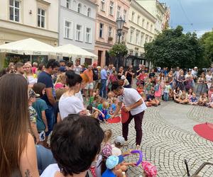 Busker Tour2023 zawitał do Zielonej Góry. Mamy zdjęcia z tego wydarzenia. Oto jak wyglądał pierwszy dzień 