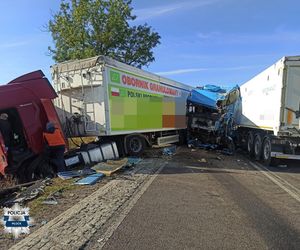 Groźny wypadek trzech ciężarówek na DK60. Dwóch kierowców w szpitalu