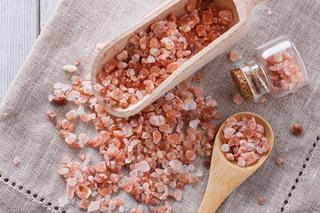Różowa sól himalajska - prawdziwe właściwości i zastosowanie najzdrowszej soli na świecie