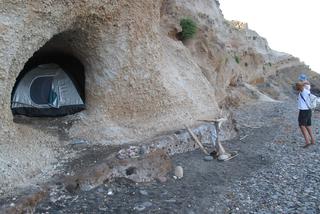 Biwaki w jaskiniach na Nisiros