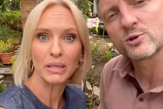 M jak miłość nowy sezon. Dorota (Iwona Rejzner), Bartek (Arkadiusz Smoleński) w siedlisku na planie