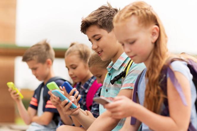 Będzie całkowity zakaz używania smartfonów w szkołach? Wpłynął apel w tej sprawie