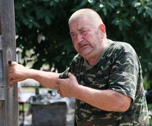 Rolnicy. Podlasie. Gienek z Plutycz bardzo cierpi. Bierze silne leki