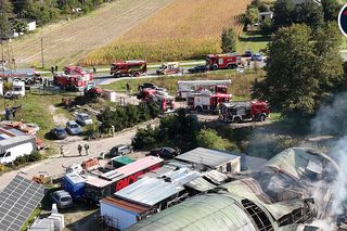 Płonie wielka hala pod Warszawą