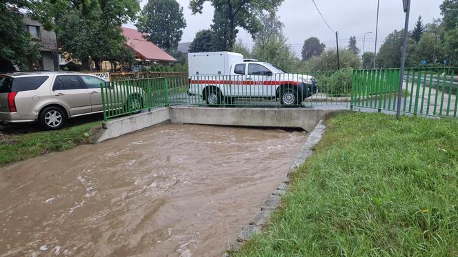 Jelenia Góra zalana. Pod wodą jest już 30 domostw, wiele dróg jest nieprzejezdnych 