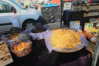 Ceny warzyw i owoców na targu w Amsterdamie