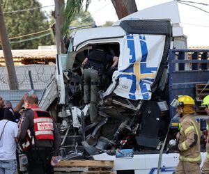 Ciężarówka wjechała w przystanek. Hamas przyznaje się do ataku 