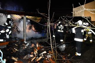 Ogromny pożar wybuchł przy szkole podstawowej. Dogaszanie trwało godzinami