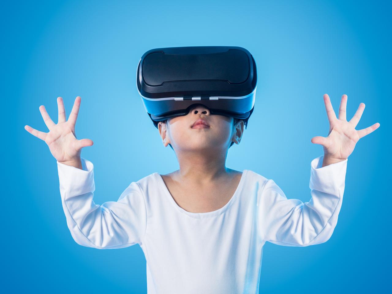 Okulary VR - nie tylko do zabawy. Nowa technologia pomoże w leczeniu zeza u dzieci 