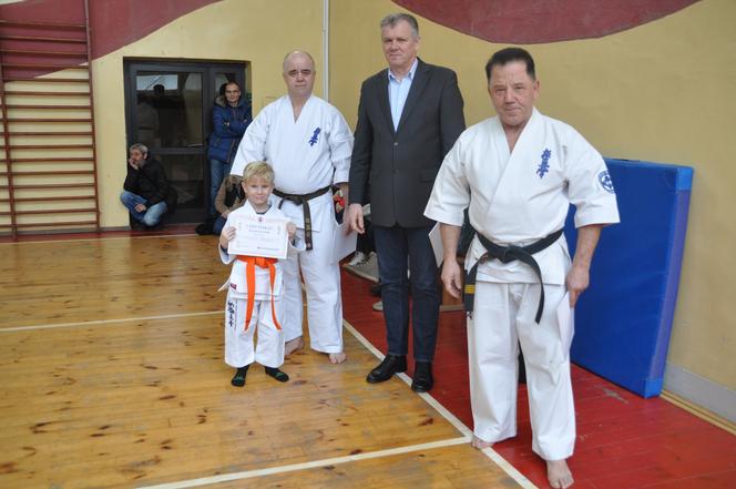 Akademia Karate w Skarżysku. Certyfikaty na wyższe stopnie dla wychowanków klubu