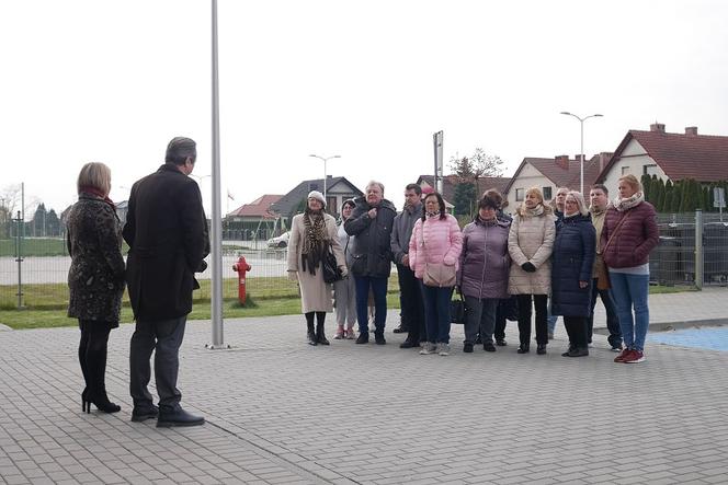 Pierwsza miłość, odcinek 3254, Dominika (Aneta Zając), wójt (Piotr Cyrwus), społeczność gminy Nowosiółki