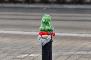 Słupki na ulicy Kawęczyńskiej 