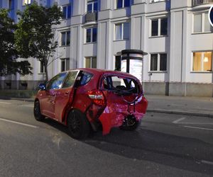 na skrzyżowaniu Alei Niepodległości i Odyńca w dzielnicy Mokotów