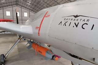 Bayraktar Akıncı i zestaw Gökçe. Ankara testuje broń przyszłości z chirurgiczną precyzją