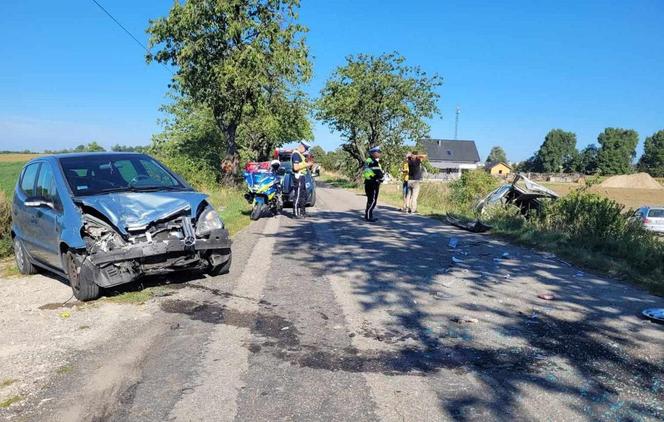 Tragiczne skutki omijania na prostej drodze pod Żninem! Zginęła 75-latka [ZDJĘCIA]