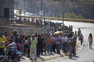 Wenezuela: urzędnicy popracują tylko dwa dni w tygodniu. Mieszkańcy oburzeni