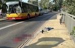 Czołowe zderzenie autobusu miejskiego z rowerzystą w Warszawie. Niedawno zginęły tam trzy osoby