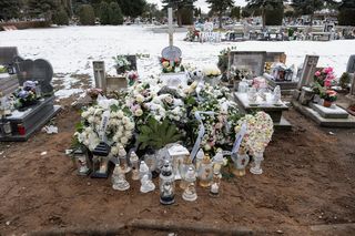 Zuzia weszła do skrzyni łóżka. Dziewczynka nie żyje.