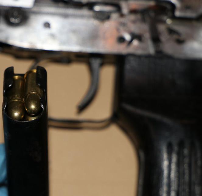 Miał przy sobie pistolet maszynowy i narkotyki. Co robił w Polsce?