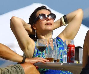 Renata Dancewicz kurzy na plaży