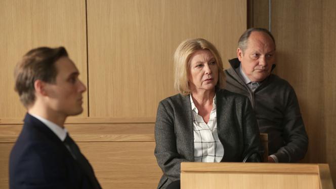 M jak miłość, odcinek 1523. Ciotka Artura stanie po stronie Olka. Dowie się, że Skalski był gwałcicielem mordercą 