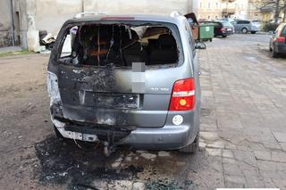 „Coś go naszło” i spalił 10 samochodów