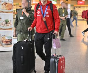 Kibice w szoku! Czekali na siatkarzy, a tu nagle wyszli polscy złoci medaliści