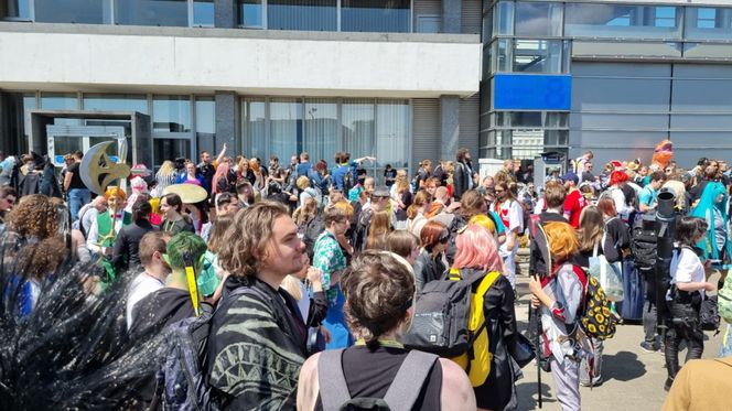 Pyrkon 2025. Tłumy uczestników przed MTP  
