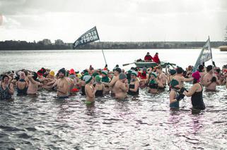 XIV Kąpiel dla odważnych. Morsy wykąpały się na Plaży Miejskiej w Ełku