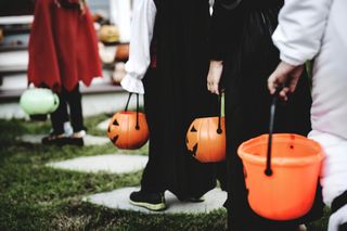 Nie chowaj słodyczy po Halloween. Dietetyczka ma nieoczywistą radę!