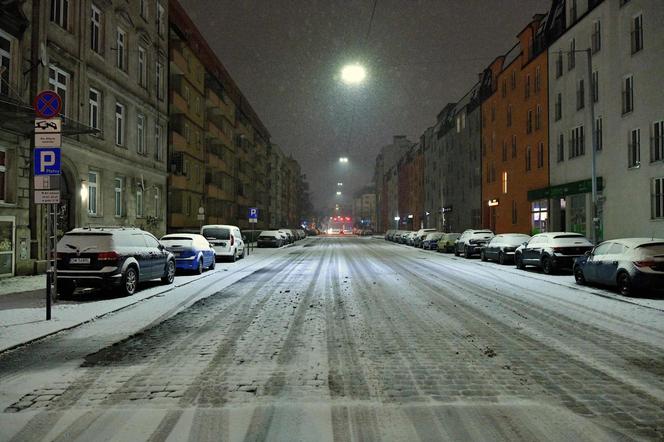 Atak zimy w Polsce! Śnieg zasypał miasta i wsie [ZDJĘCIA]