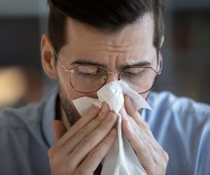 Katar - skąd się bierze, ile trwa i jak go leczyć?