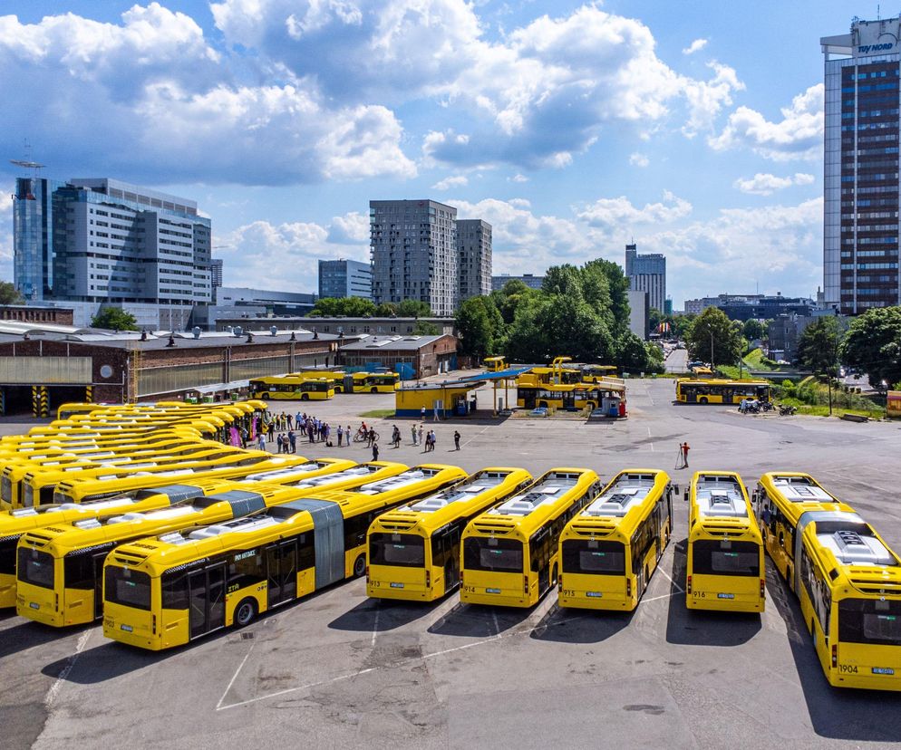 Na dachu zajezdni PKM Katowice ponad tysiąc paneli fotowoltaicznych