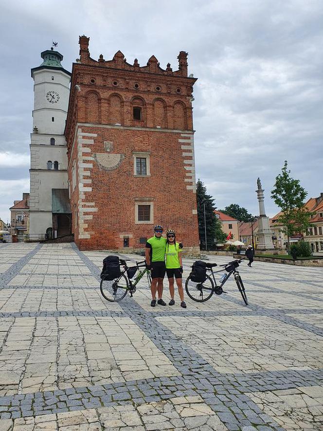 Na rowerach z Jasła do Sopotu. Wykręcili pieniądze dla Domu Dziecka w Kołaczycach! [ZDJĘCIA]