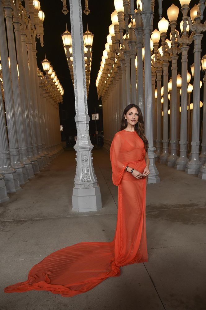 Gwiazdy na gali Lacma: Kim Kardashian i Laura Dern z biustem na wierzchu