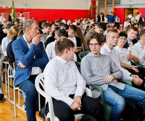 Uroczysta akademia z okazji Dnia Komisji Edukacji Narodowej w ZSP nr 5 odbyła się 13.10.2023