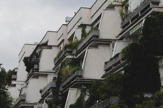 Architektura PRL w Krakowie - zobacz najpiękniejsze bloki, hotele, kino i inne budynki, które warto odwiedzić