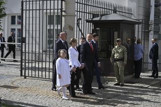  Kasia Nawrocka na biało czekała na rodziców 