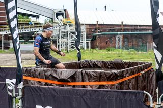 Runmageddon w Katowicach 2025. Błoto, pot i triumf na Hałdzie Kostuchna