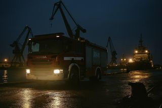 Nieudane wodowanie w stoczni. Woda zaczęła wlewać się do kadłuba. Toniemy!