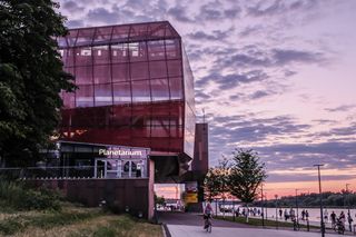 Warszawskie planetarium znów otwarte dla miłośników kosmicznych tajemnic 