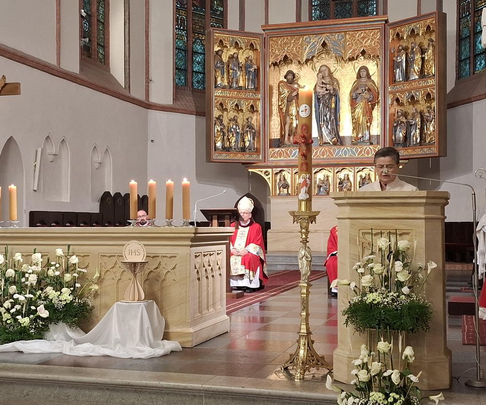 Inicjatorką rocznicowej mszy była Bożena Kaczmarek, prezes Stowarzyszenia Przyjaciół Koszalina. 