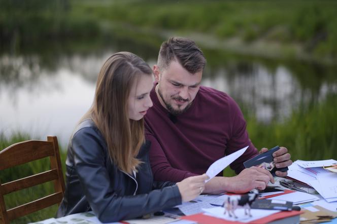 Uczestnicy 10. edycji „Rolnik szuka żony” czytają listy