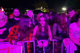 Posadzili drzewa, a następnie dali gorący koncert. Finał akcji zespołu Nocny Kochanek w Skarżysku